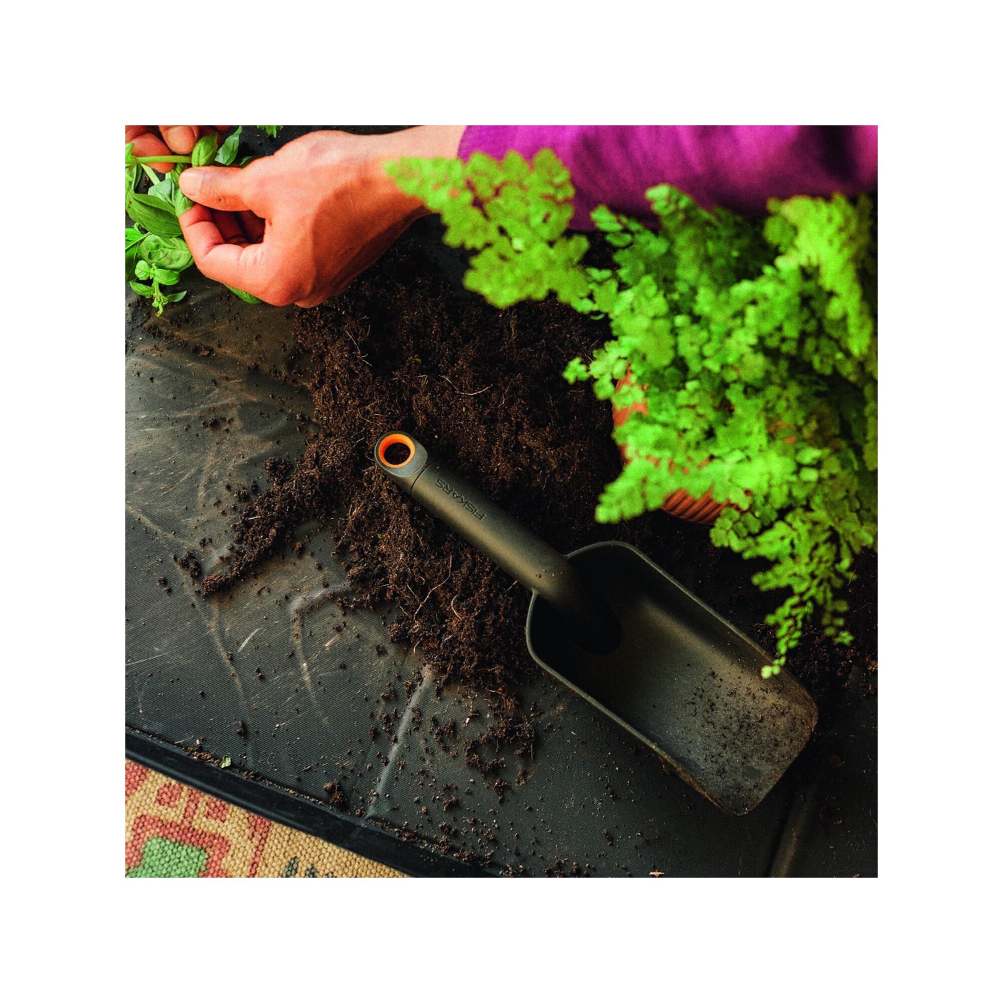 Fiskars Pflanzkelle mit extra hohem Rand (1071303)