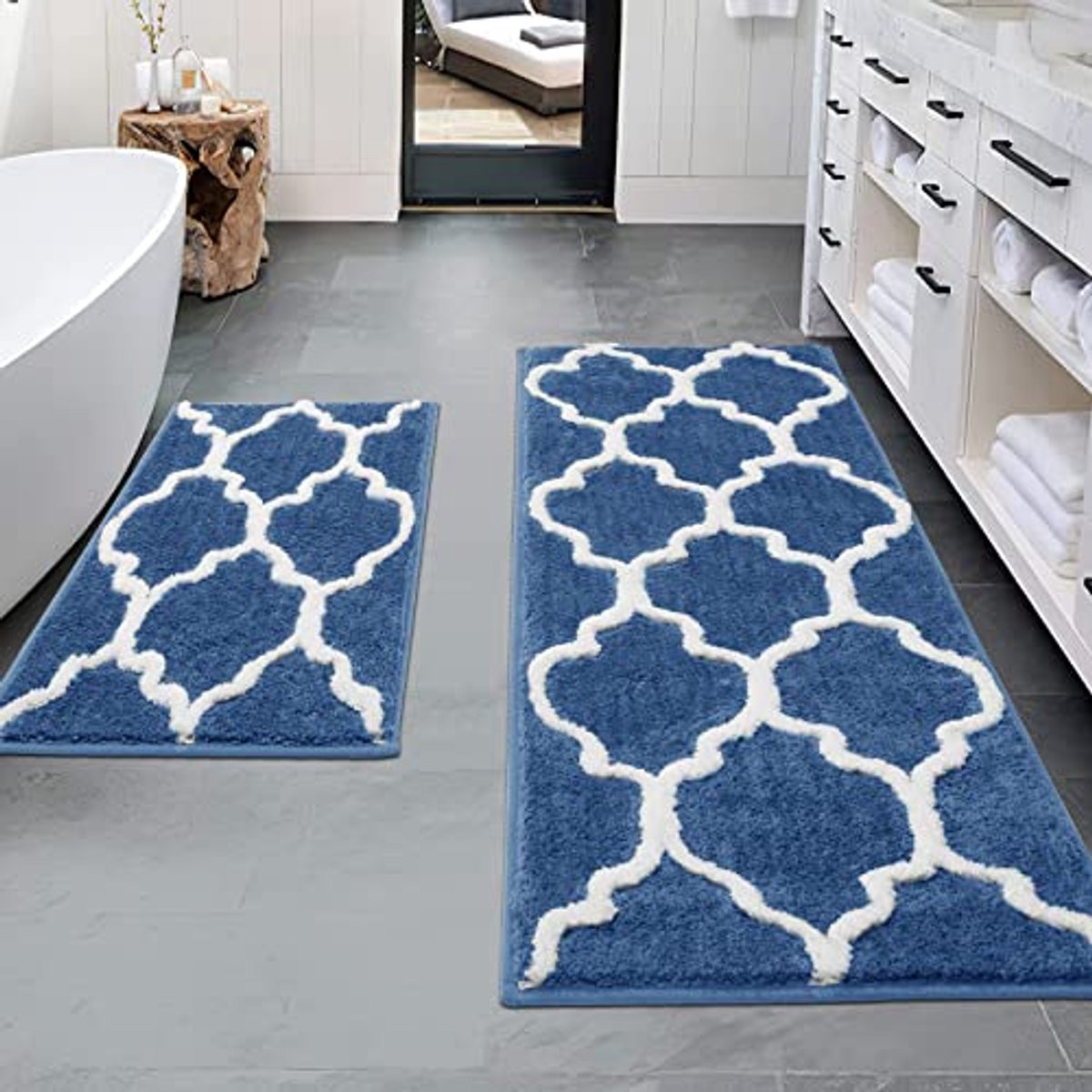 Set van 2 absorberende badkamermatten in het blauw