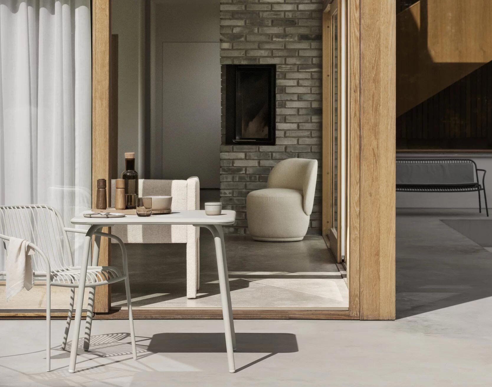 blomus Yua Outdoor Bistrotisch 80 x 80cm (Granite Gray) Granite Gray