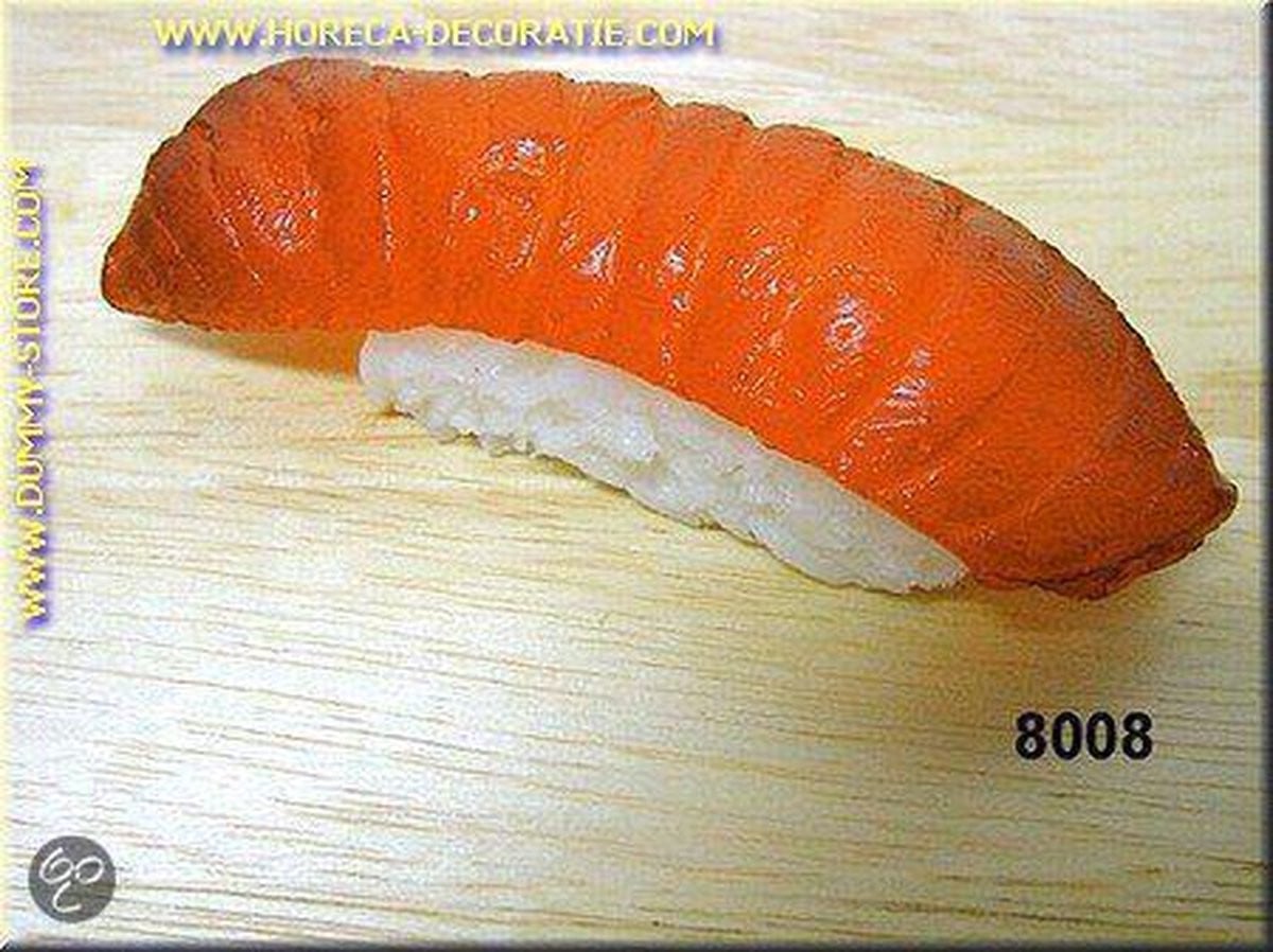 Nigiri Sushi Maguro (Tonijn) dummy voor op tafel