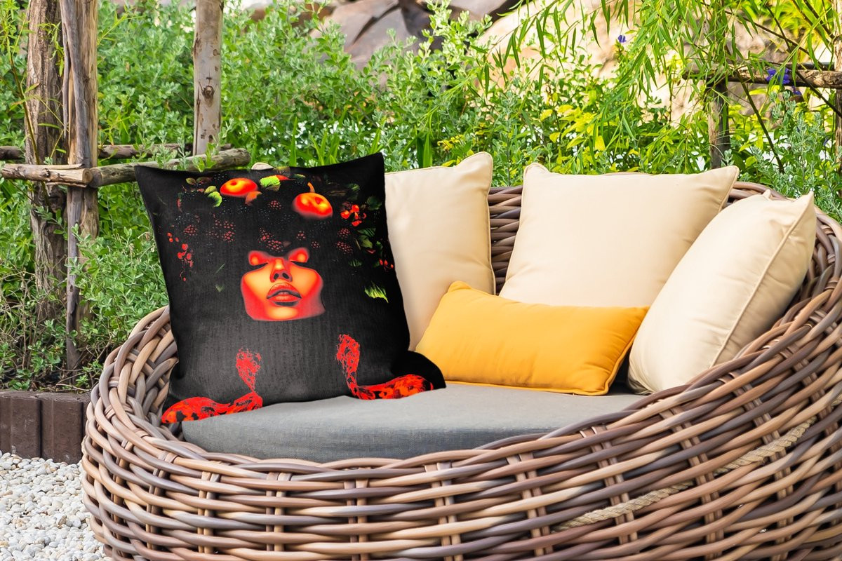 PillowMonkey Buitenkussen Weerbestendig Vrouw Zwart Bessen Bramen Appels 50x50 cm