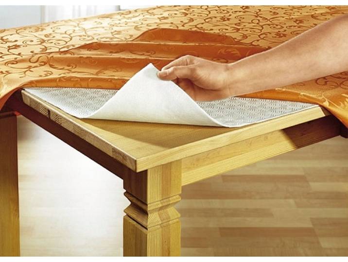 Rutschfester Tischschoner, Größe 140 (100/140 cm)