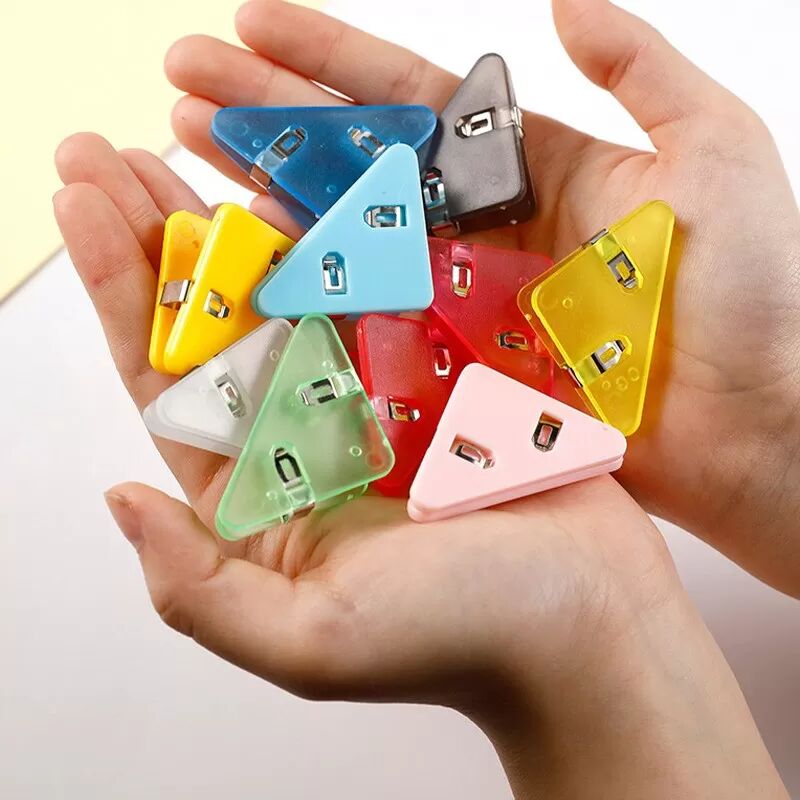 INF Multifunktionale Eckklammern - 10er Pack, ABS-Material, verhindert das Einrollen von Buchseiten