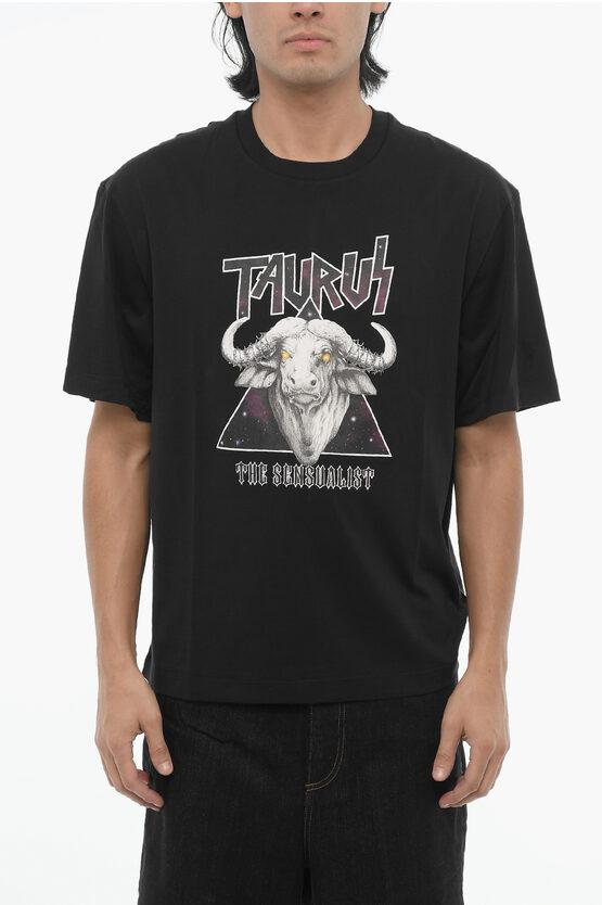 Slim Fit bedrucktes ROCK BAND ZODIAC TAURUS T-Shirt mit Rundhalsausschnitt in Schwarz