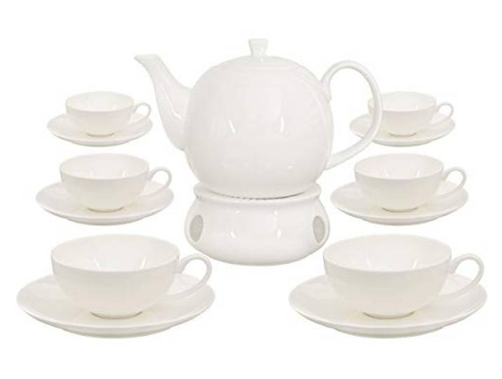 Buchensee Teeservice aus Fine Bone China Porzellan. Teekanne in fein-cremigem Weiß mit 1,5l Füllvolumen, 6 Teetassen, 6 Unterteller und Stövchen.