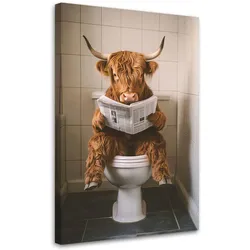 LEINWANDBILD Schottische Kuh mit Zeitung in der Toilette 60x90cm