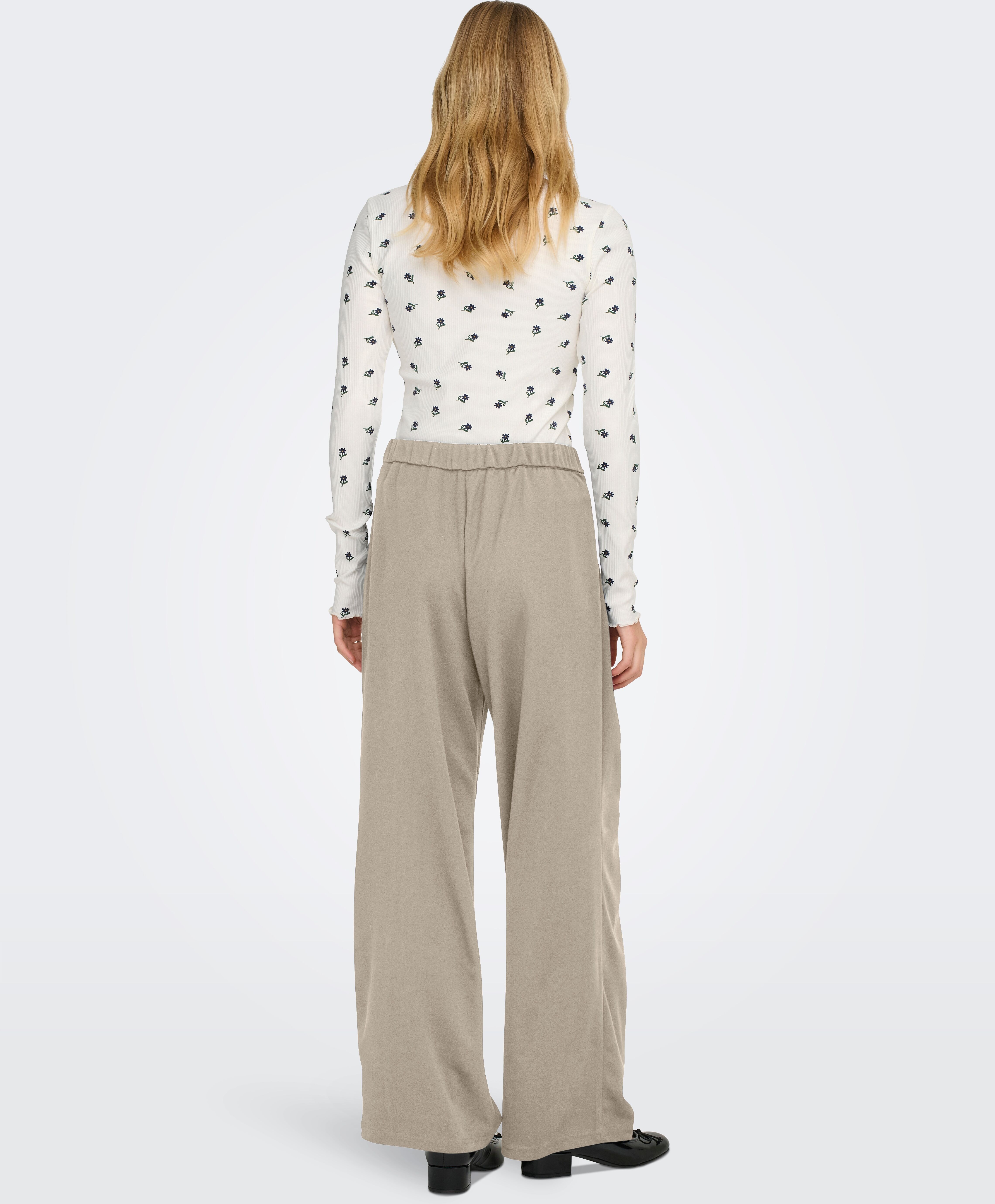 Anzughose ONLY "ONLSANIA LIFE WIDE BUCKLE PANT JRS", Damen, Gr. XS (34), N-Gr, beige (island fossil detail:silber buckle (sania)), Jersey, Obermaterial: 95% Polyester, 5% Elasthan, unifarben, lang, Hosen Anzughose, Materialmix island fossil detail:silber 