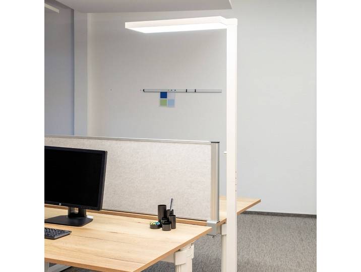 Maul LED Stehlampe MAULjura, dimmbar, weiß / opal, für Arbeitszimmer / Büro, Aluminium, Modern