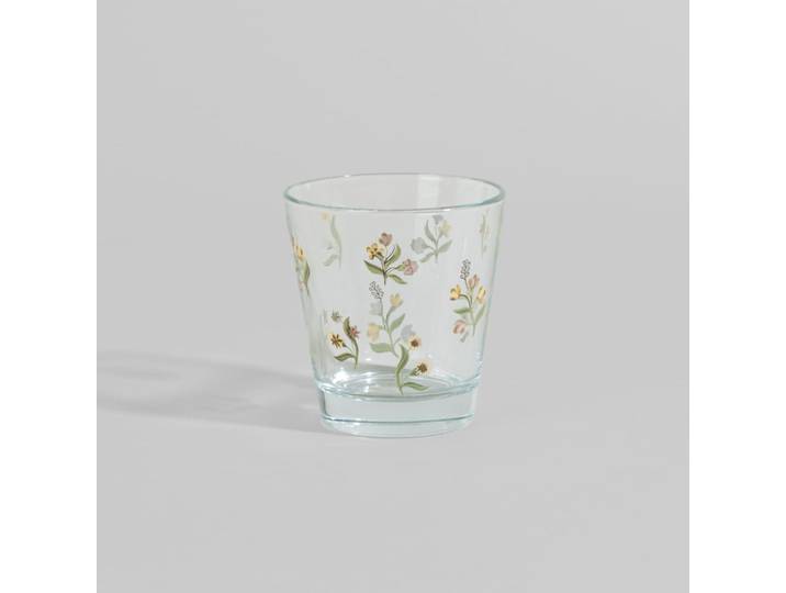 Klares Glas mit Blumenmuster