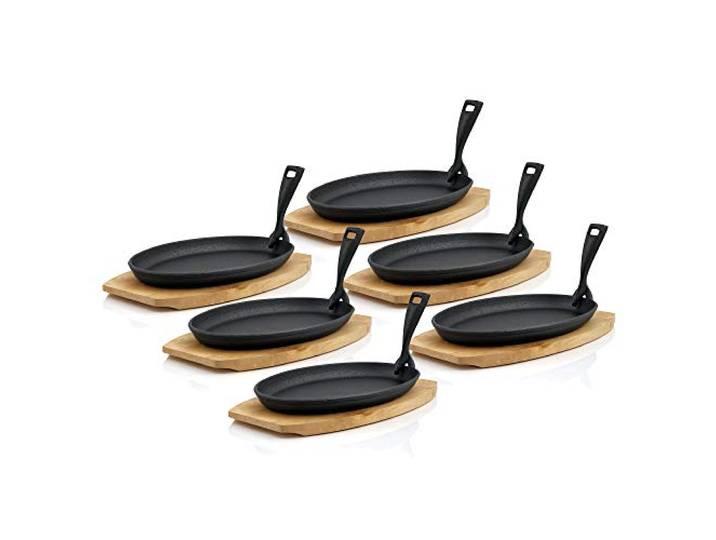 BBQ-Toro Gusseisen Servierpfännchen mit Holzunterlage (6 Stück) 27 x 18 x 3 cm - oval bereits eingebrannt - preseasoned Grillpfännchen mit abnehmbarem Griff Gusseisenpfanne, Paella Pfanne