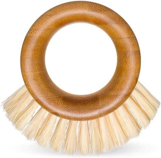 Bruine bamboe borstel voor de tuinreiniging