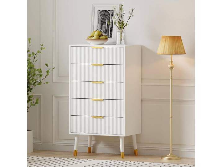 Commode à tiroirs cannelés, commode de rangement moderne avec 5 tiroirs hauts, poignées et pieds dorés, commode en bois