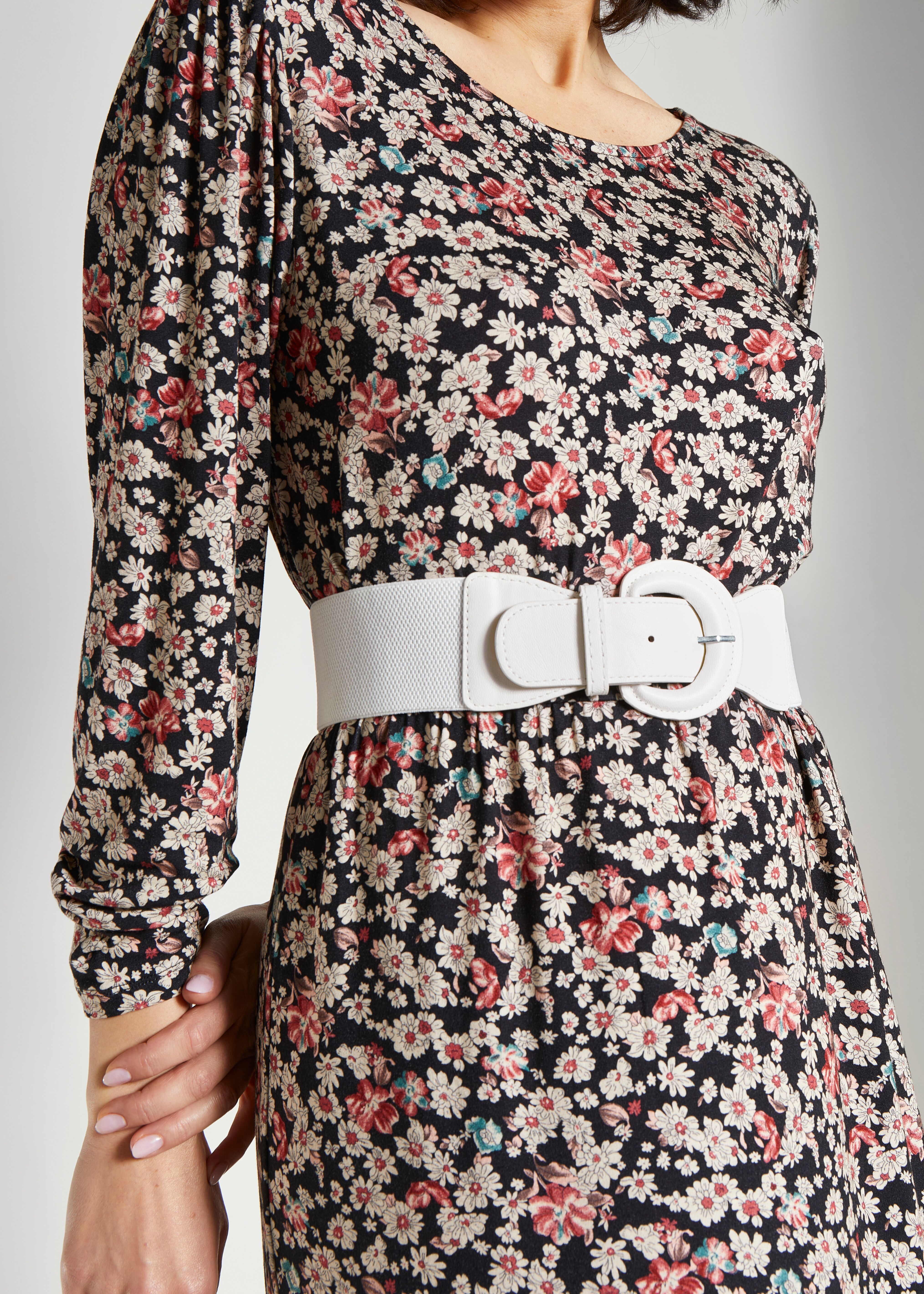 Taillengürtel LASCANA "Stretchgürtel, Gürtel für Kleid & Overall, Bauchgürtel", Damen, Gr. 85, weiß, Lederimitat, Synthetik, Textil, unifarben, Gürtel Taillengürtel, mit großer Schnall und Shaping-Effekt dank elastischem Material