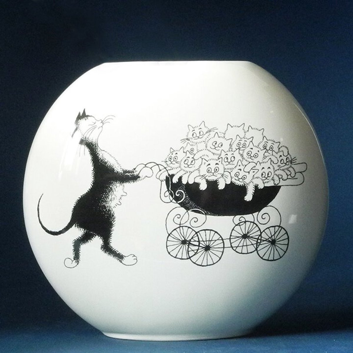 Ovale bloemenvaas Dubout Katten Collectie Kat met Kinderwagen vol Kittens, Hoogte: 15 cm