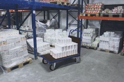 Stirnwandwagen, Stahl/Siebdruckplatte, Enzianblau/Dunkelbraun, L 1025 x B 700 mm, Vollgummi-Rollen mit EasySTOP, bis 1000 kg