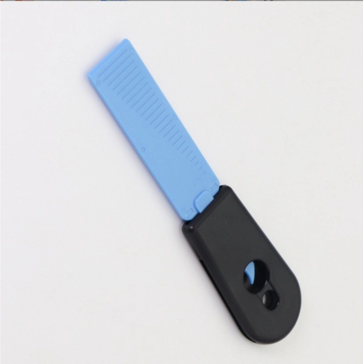 INF Grattoir auto-affûtant de nettoyage - Enlève autocollants, résidus adhésifs et aliments incrustés, crochet pour coins, Bleu