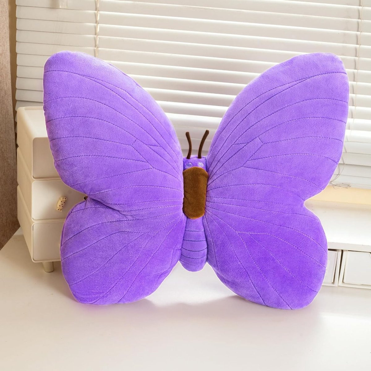 Pluche Vlinderkussen Paars - Superzacht Decoratiekussen voor de Woonkamer - 40 cm
