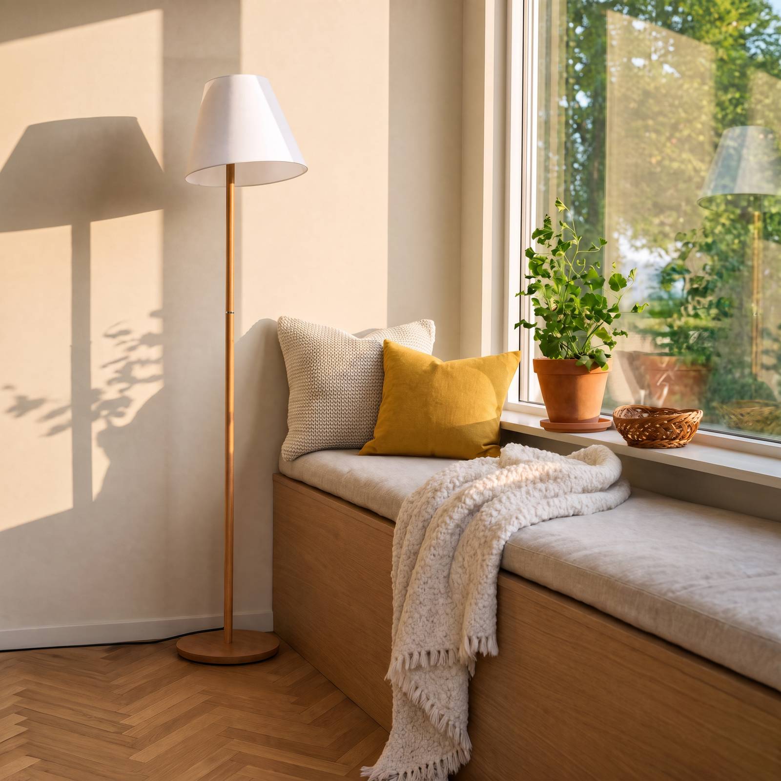 Gulvlampe Jinda Lucande, Hvid/opal, Stue/spisestue, Tekstil/stof/silke, Skandinavisk