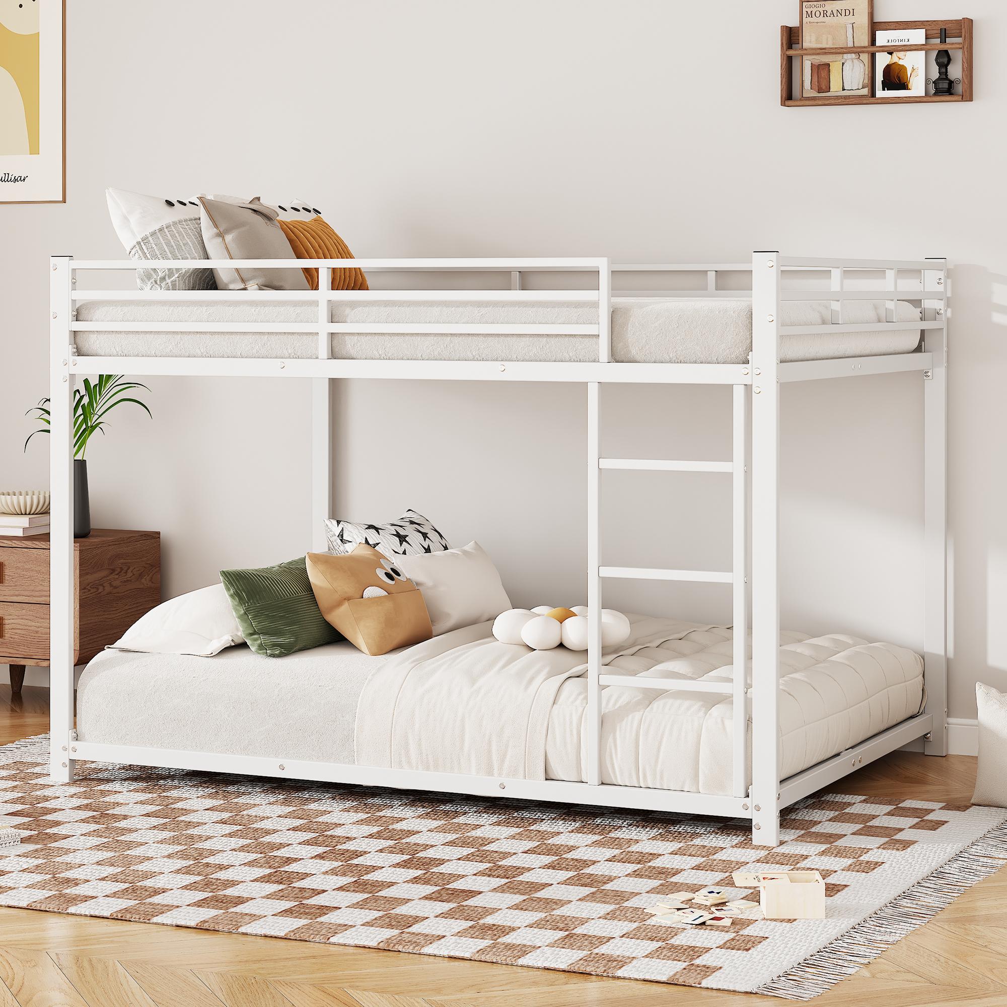 Merax Etagenbett 140x200 cm, Metall Stockbett mit Sicherem Geländer, Klassischer Minimalismus Kinderbett, Jugendbett, Weiß