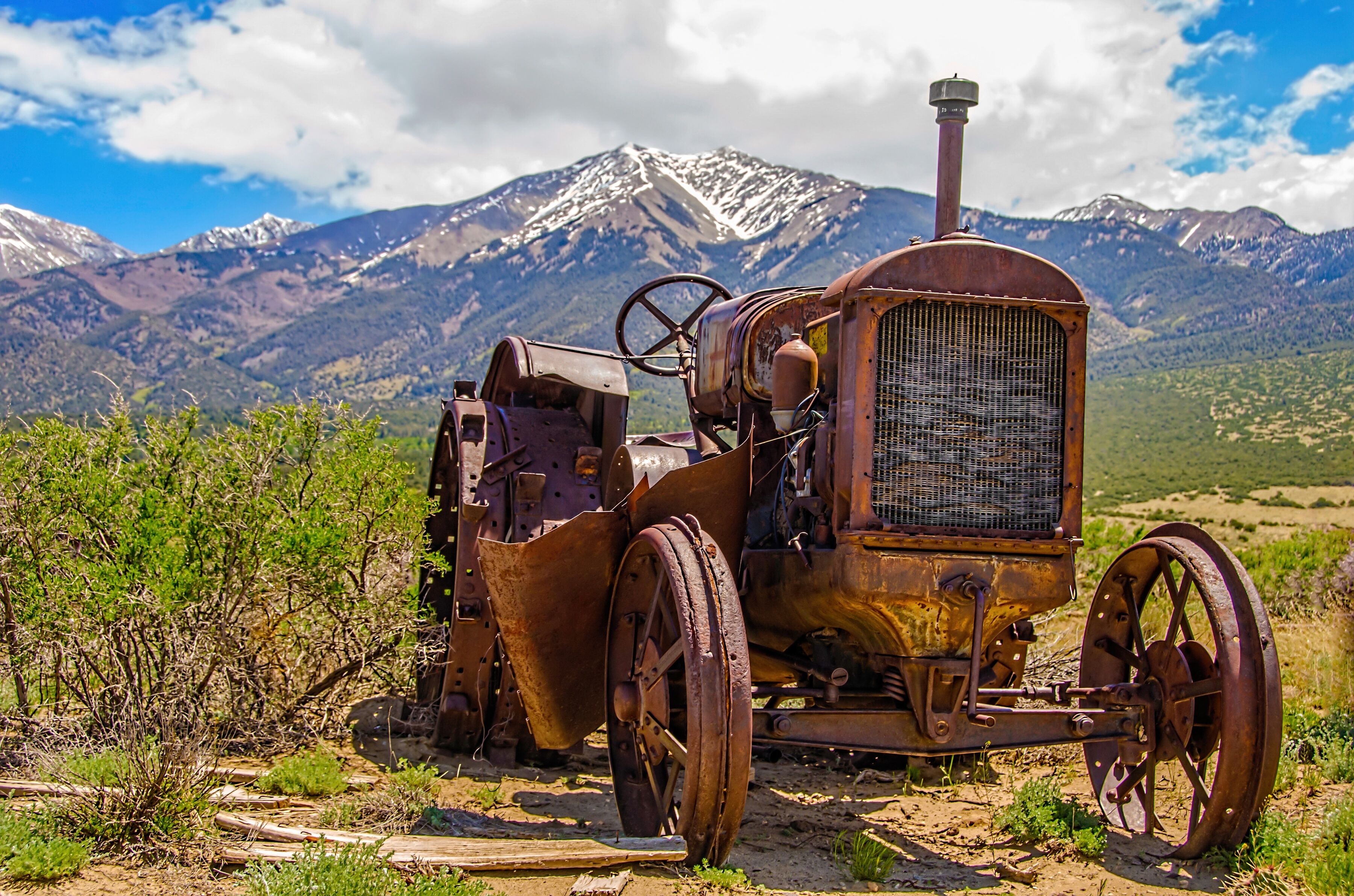 Fototapete PAPERMOON "OLDTIMER-LANDSCHAFT BERGE GEBIRGE VINTAGE AUTOS CARS", bunt, B:5m L:2,8m, Vlies, Tapeten, Fototapete bunt B/L: 5m x 2,8m, Bahnen: 10 Stk.