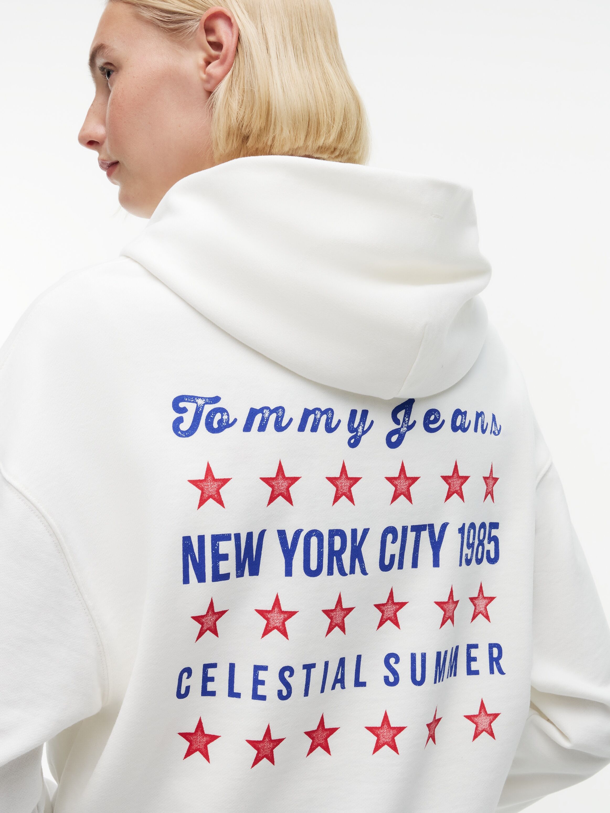 Kapuzensweatshirt TOMMY JEANS "TJW BXY STAR NOVELTY HWK", Damen, Gr. L (42/44), ecru, Sweatware, Obermaterial: 100% Baumwolle, bedruckt, normal, Rundhals, Rippbündchen, Sweatshirts Kapuzensweatshirt, Baumwolle, Kängurutasche, Kapuze