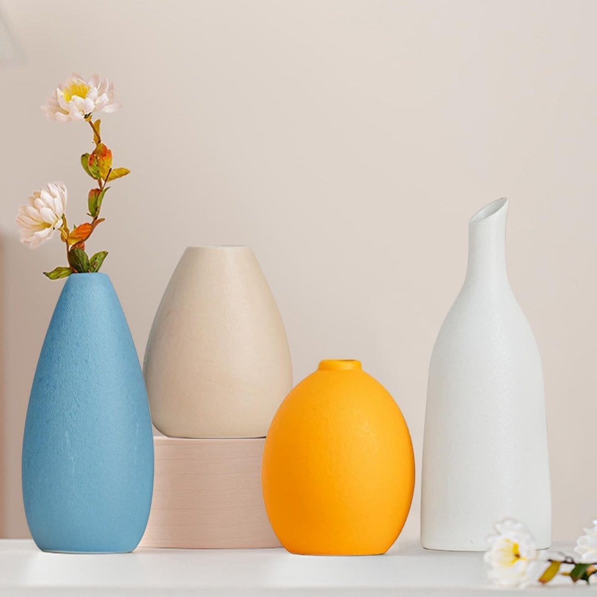 Set van 4 moderne keramische vazen