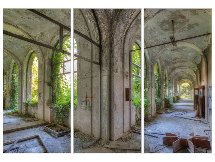 Bild mit Rahmen Lost Place Geteilter Flur image LAND