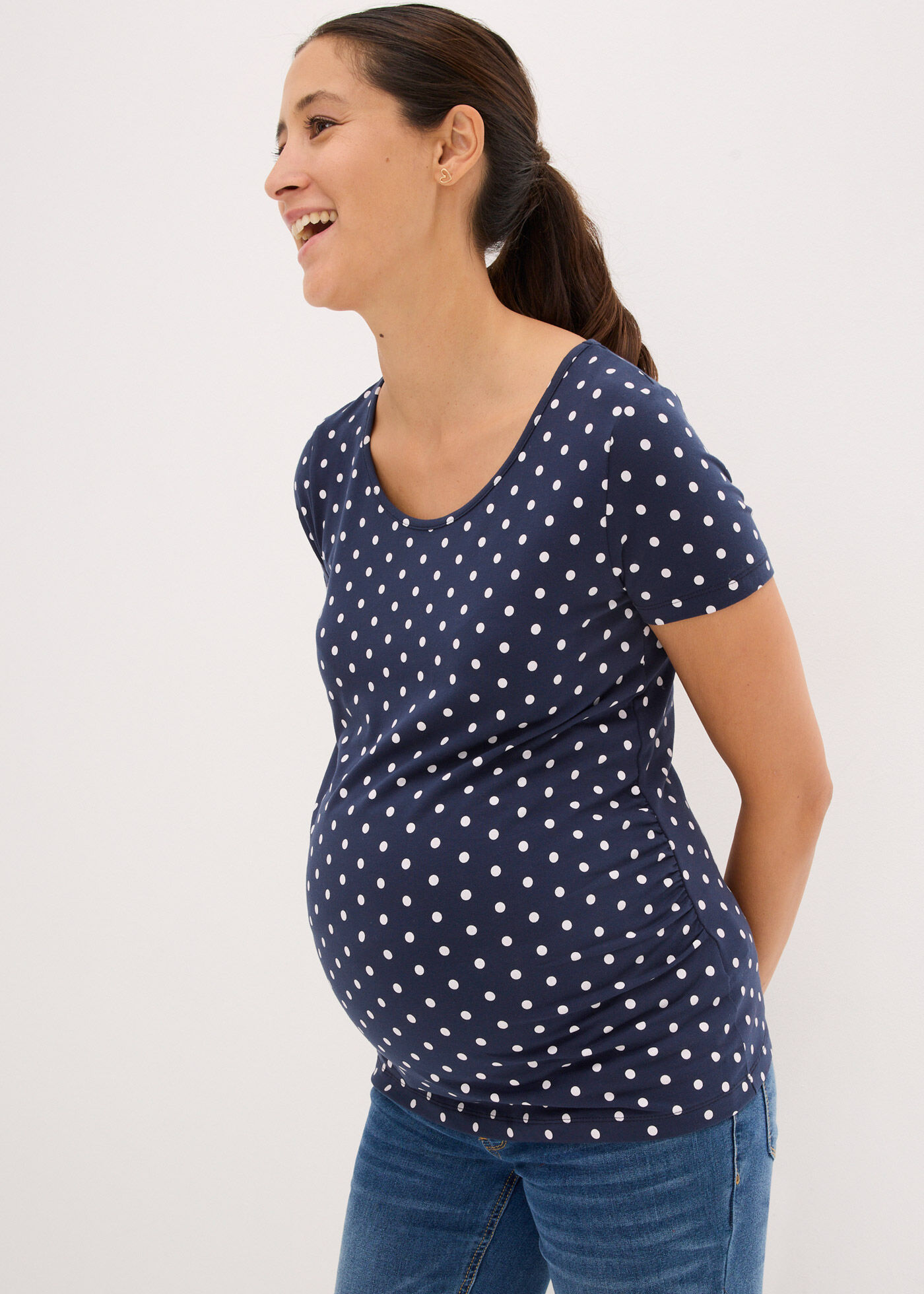 Umstandsshirt BONPRIX, Damen, Gr. 48/50 (XL), bunt (weiß, dunkelblau gepunktet), Obermaterial: 95% Baumwolle, 5% Elasthan, figurbetont, Rundhals, Shirts Umstandsshirt, figurbetonte Passform, seitliche Raffungen, gepunktetes Design