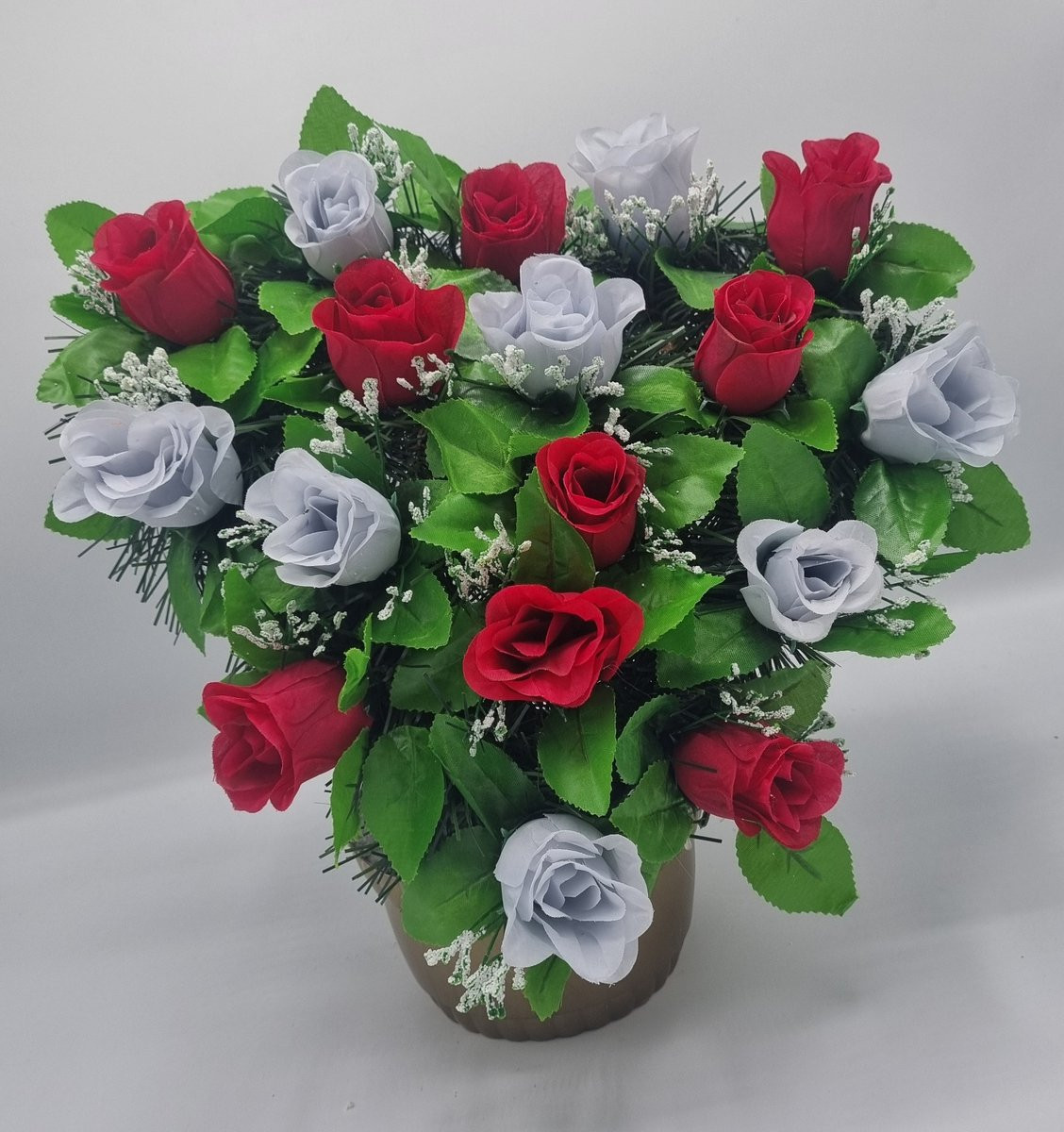 Hartvormig bloemstuk met rode en blauwe rozen voor grafdecoratie - 30 cm