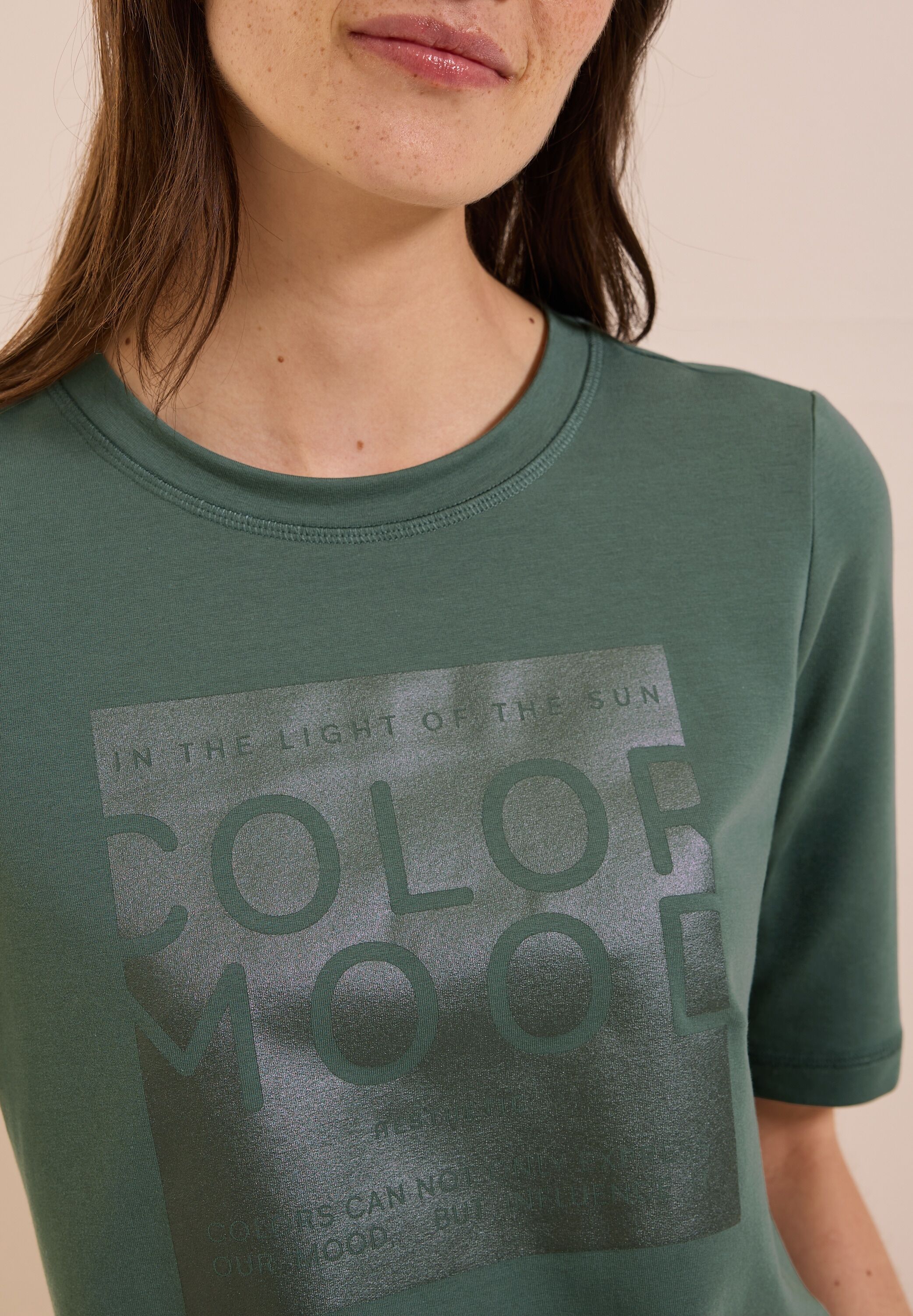 T-Shirt CECIL, Damen, Gr. XS (36), grün (schwarz balmy khaki), Jersey, Obermaterial: 63% Modal, 35% Baumwolle, 2% Elasthan, bedruckt, unifarben, normal hüftbedeckend, Rundhals, Shirts T-Shirt, mit Folienprint schwarz balmy khaki XS (36)