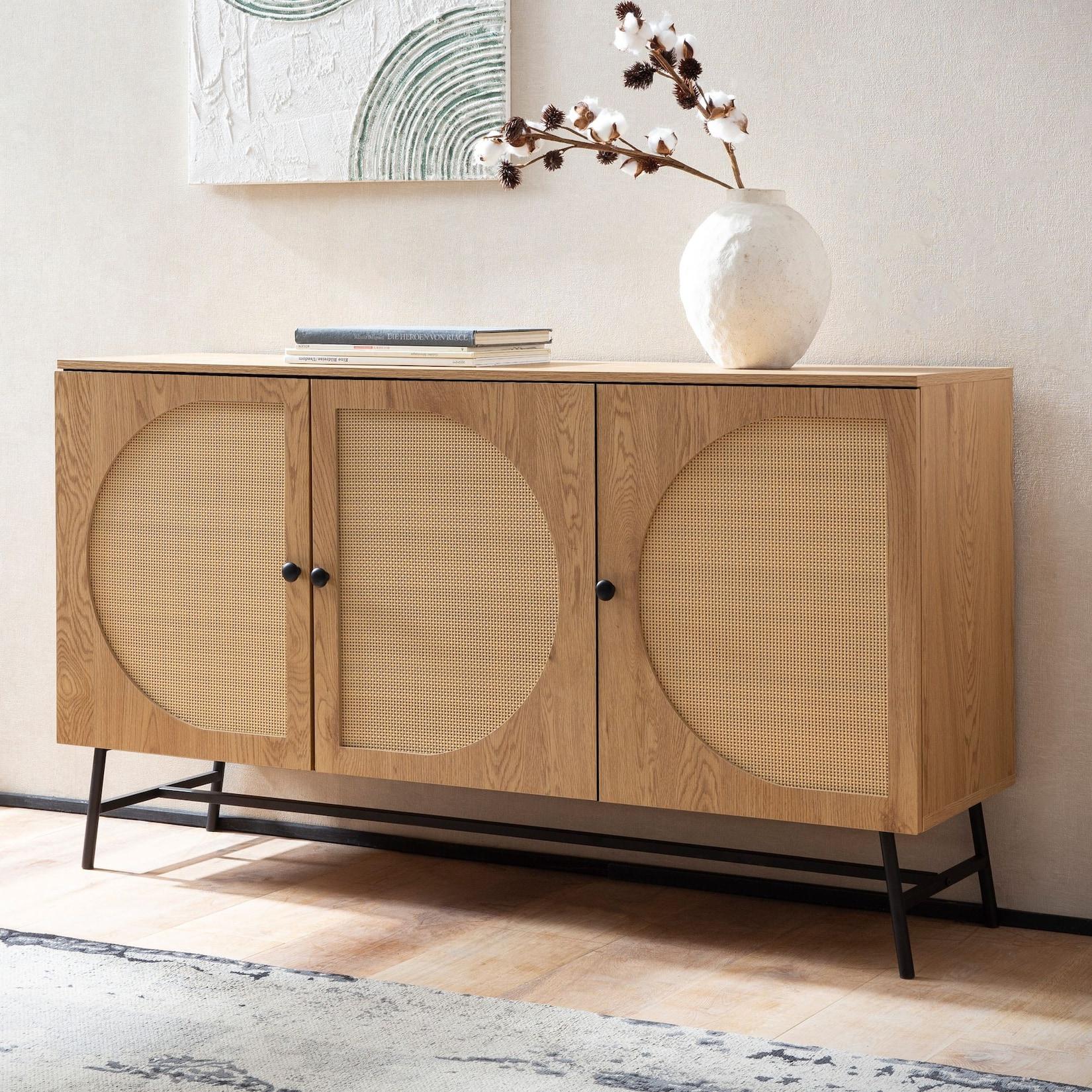 Sideboard 140cm MDF Eiche Dekor mit 3 Türen in Ratten Wiener Geflecht Design Kommode mit Metall Schwarz
