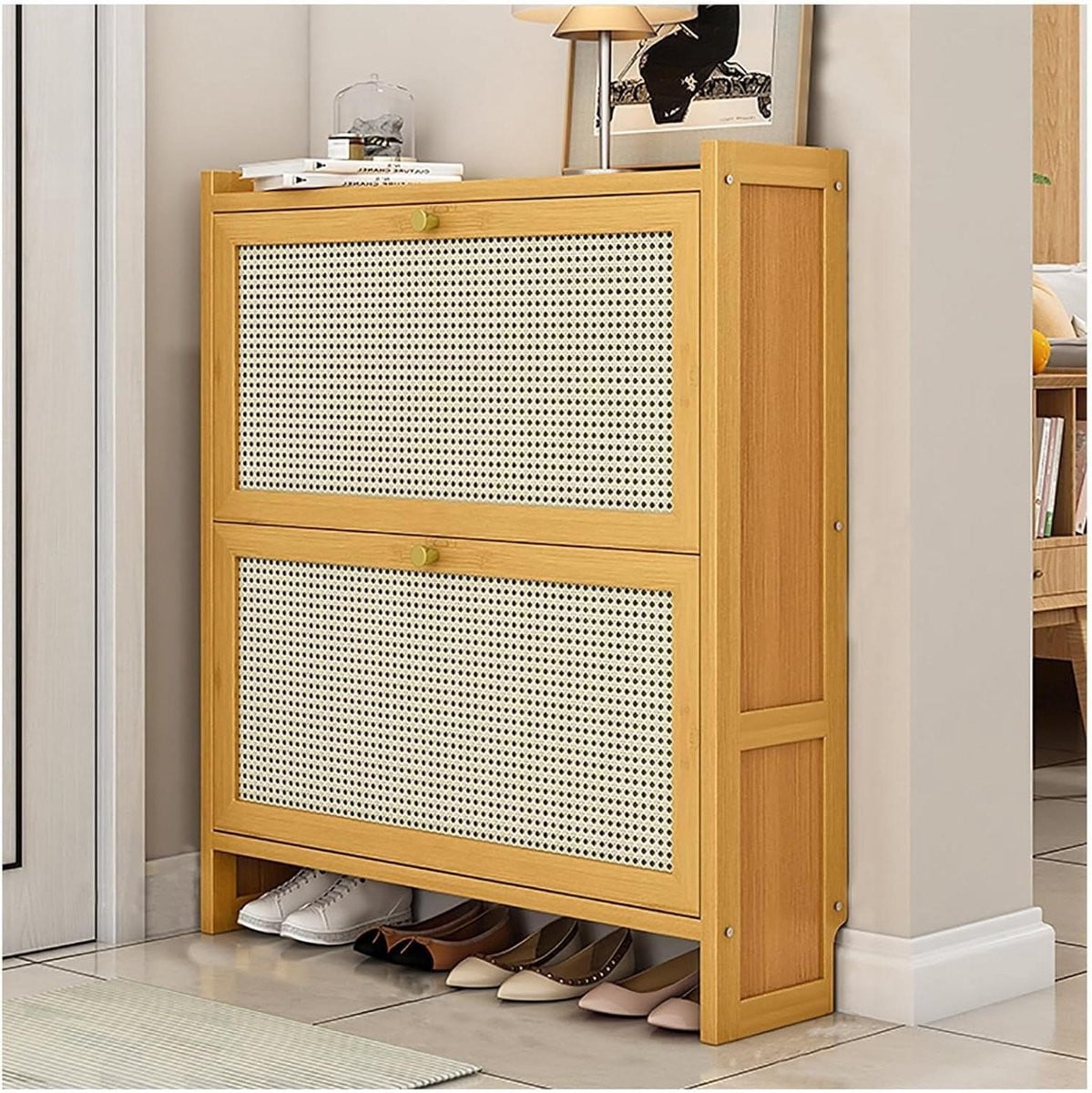 Moderne houten schoenenkast met rattan design voor in de hal
