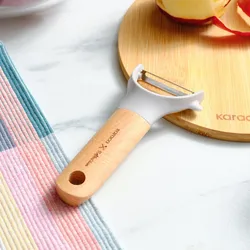 Karaca x Refika Gadgets Seitenschäler mit Holzgriff