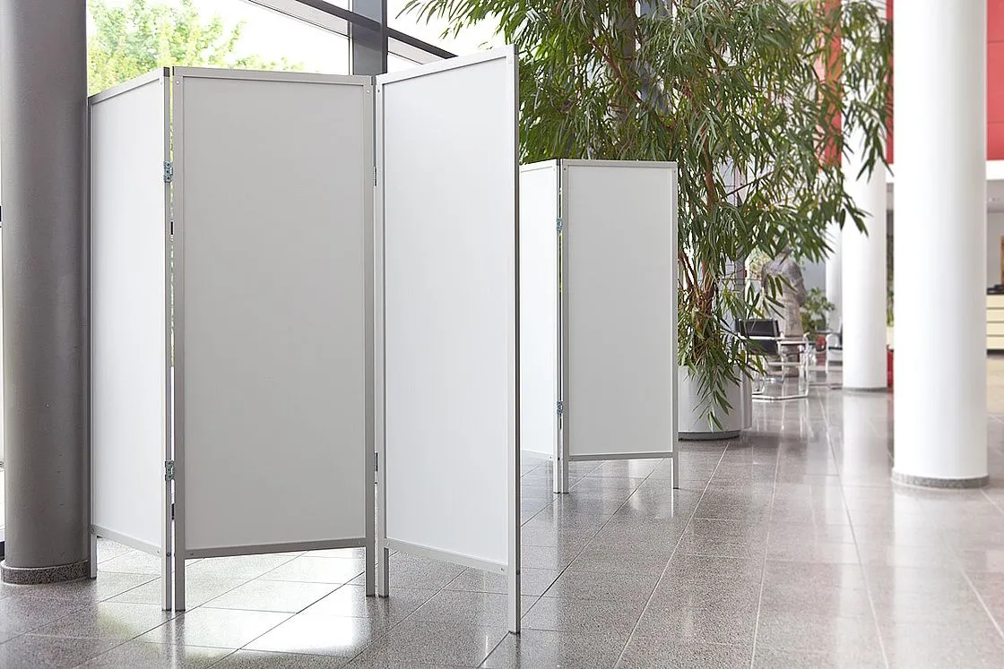 AGA Sanitätsartikel GmbH Paravent für jede Arztpraxis und medizinischen Einrichtung. 3 - Flügelig fest stehend PV-3003