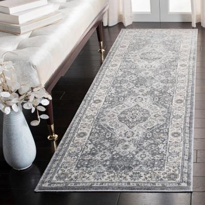 SAFAVIEH Isabella Minola Traditional Oriental Rug