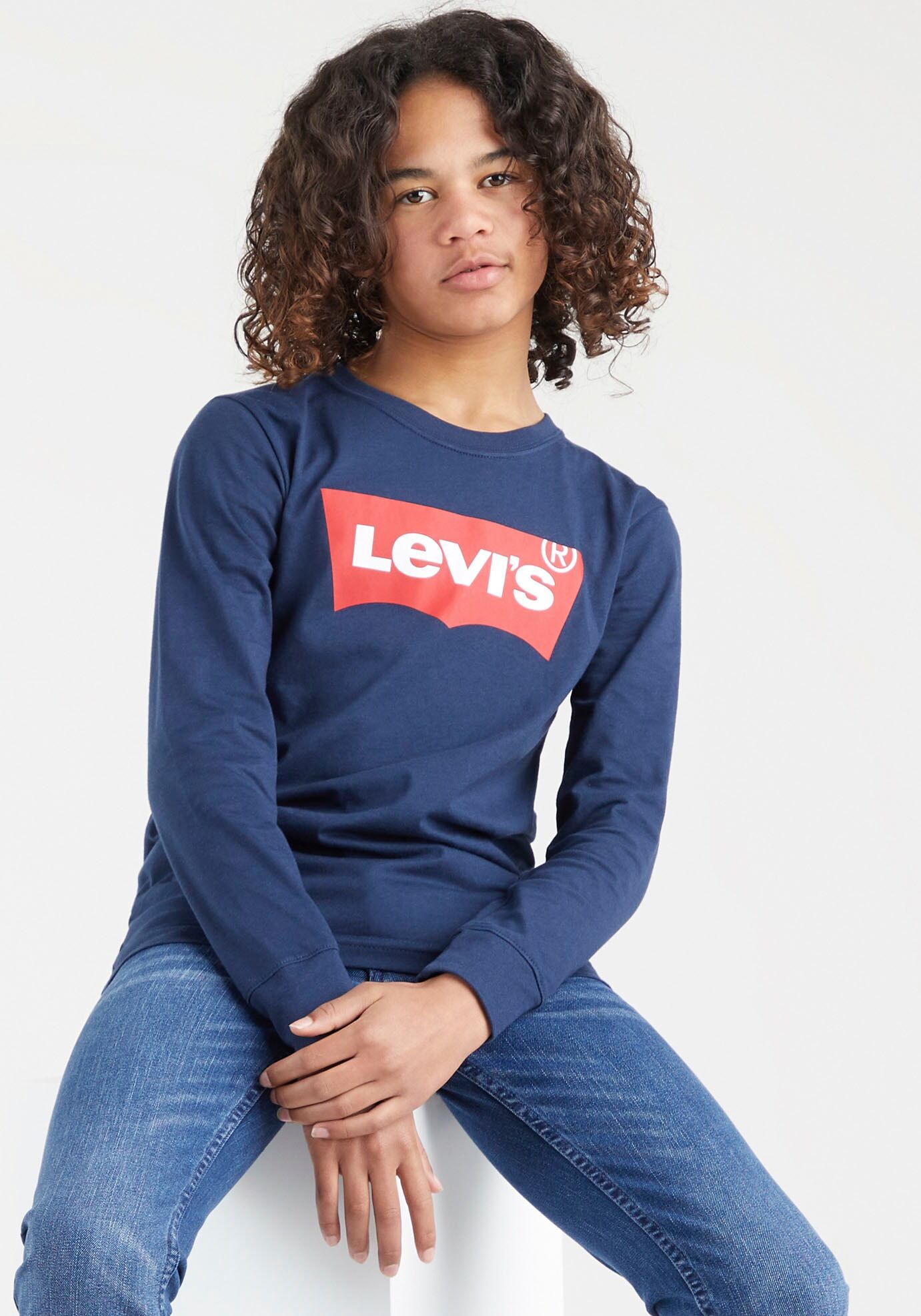 Langarmshirt LEVI'S KIDS "L/S BATWING TEE", Jungen, Gr. 8/128, blau (blaus), Jersey, Obermaterial: 100% Baumwolle, bedruckt, Basic schmal hüftlang, Rundhals, Bündchen, Shirts Langarmshirt, mit Logo Print for BOYS blaus 8/128