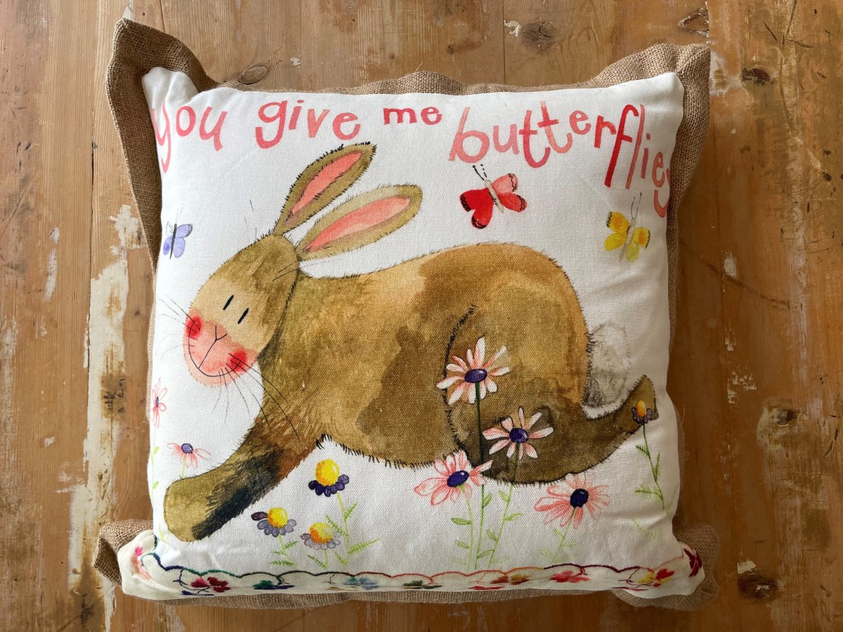 Alex Clark Art Sierkussen You Give Me Butterflies Konijn - 45 x 45 cm