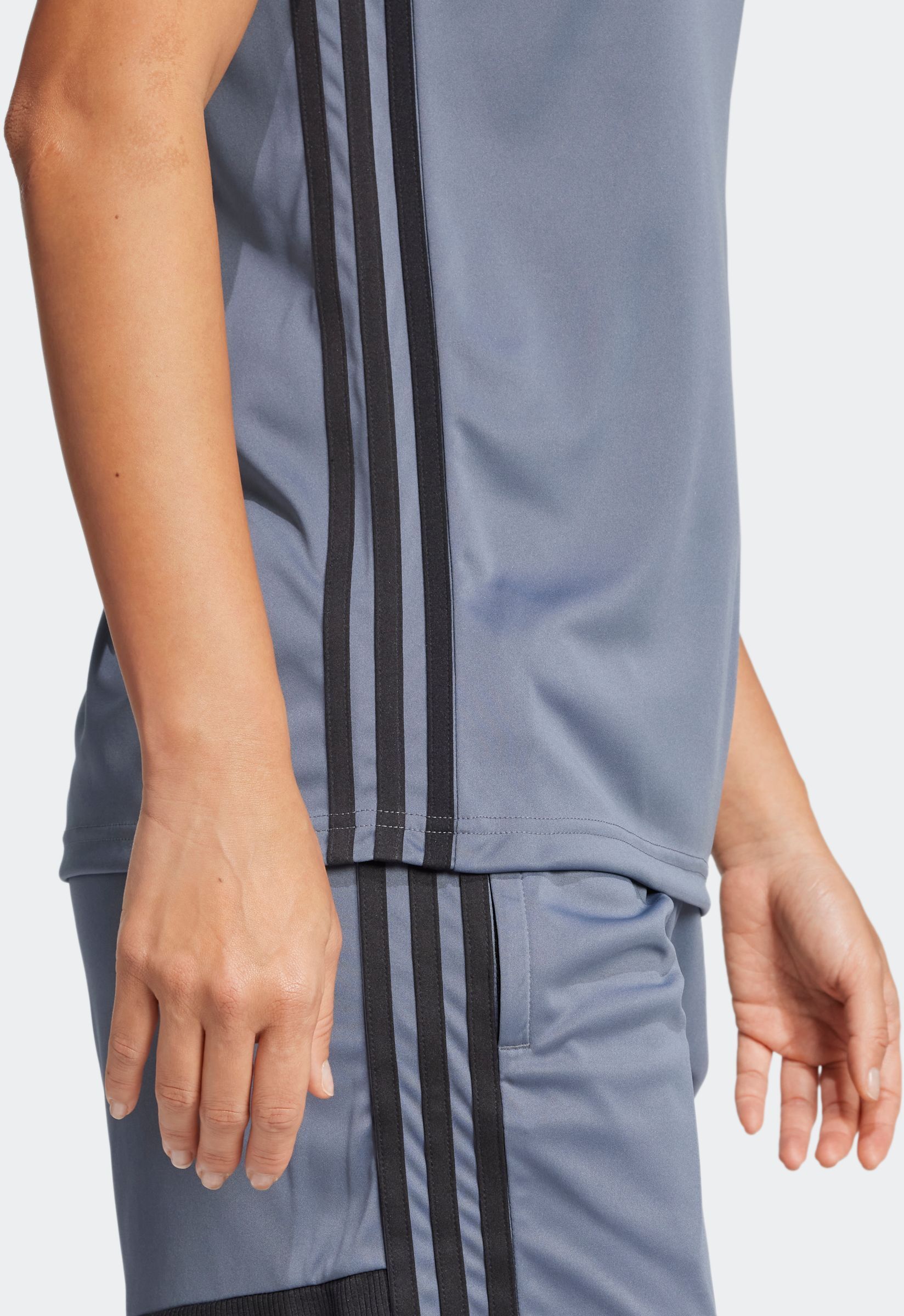 Fussballtrikot ADIDAS PERFORMANCE "TIRO 25 ESSENTIALS TRIKOT", Damen, Gr. XS, grau (team onix, super orange), Obermaterial: 100% Polyester, Rundhals, Trikots Fussballtrikot team onix, super orange XS