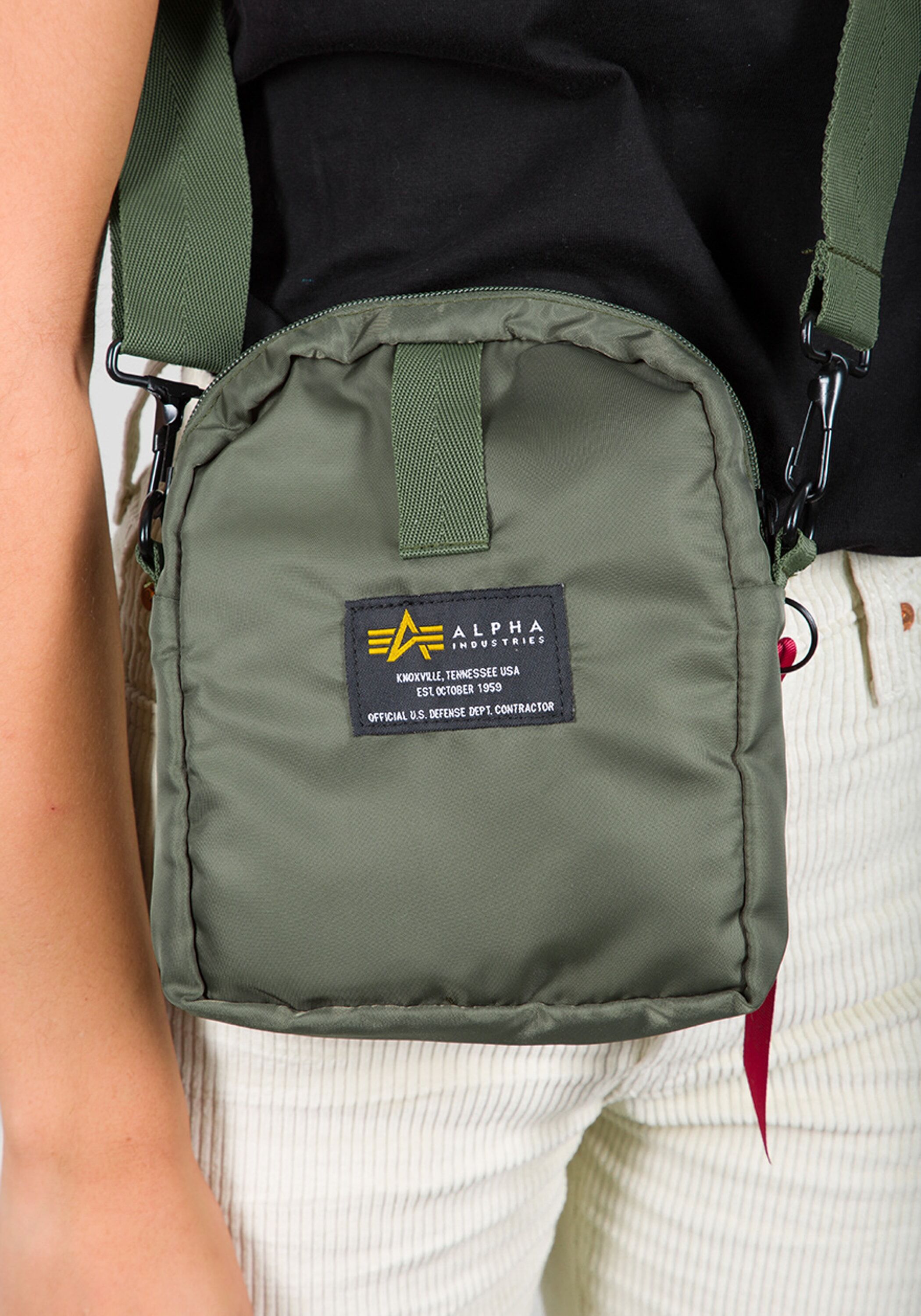 Tragetasche ALPHA INDUSTRIES "Crew Carry Bag", Damen, grün (sage, grün), Shell: 100% Nylon. Lining: 100% Nylon, Taschen Tragetasche sage, grün Einheitsgröße