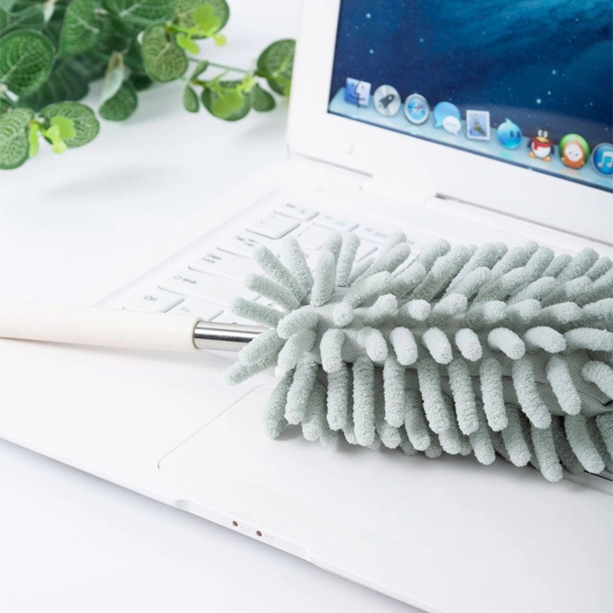 INF Teleskop-Chenille-Staubwedel mit biegsamem Kopf – ausziehbarer Edelstahl-Staubpinsel, waschbarer Chenille-Kopf, Grün