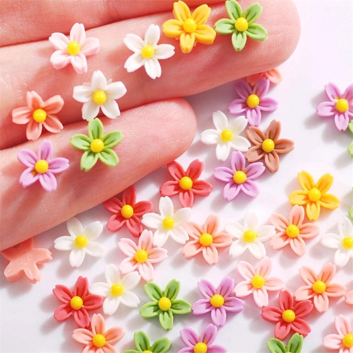 50 stuks Miniatuurhars Bloemen voor Decoratie - 3D Kleurrijke Mini Bloemen voor Poppenhuis, Landschap en Nagelkunst