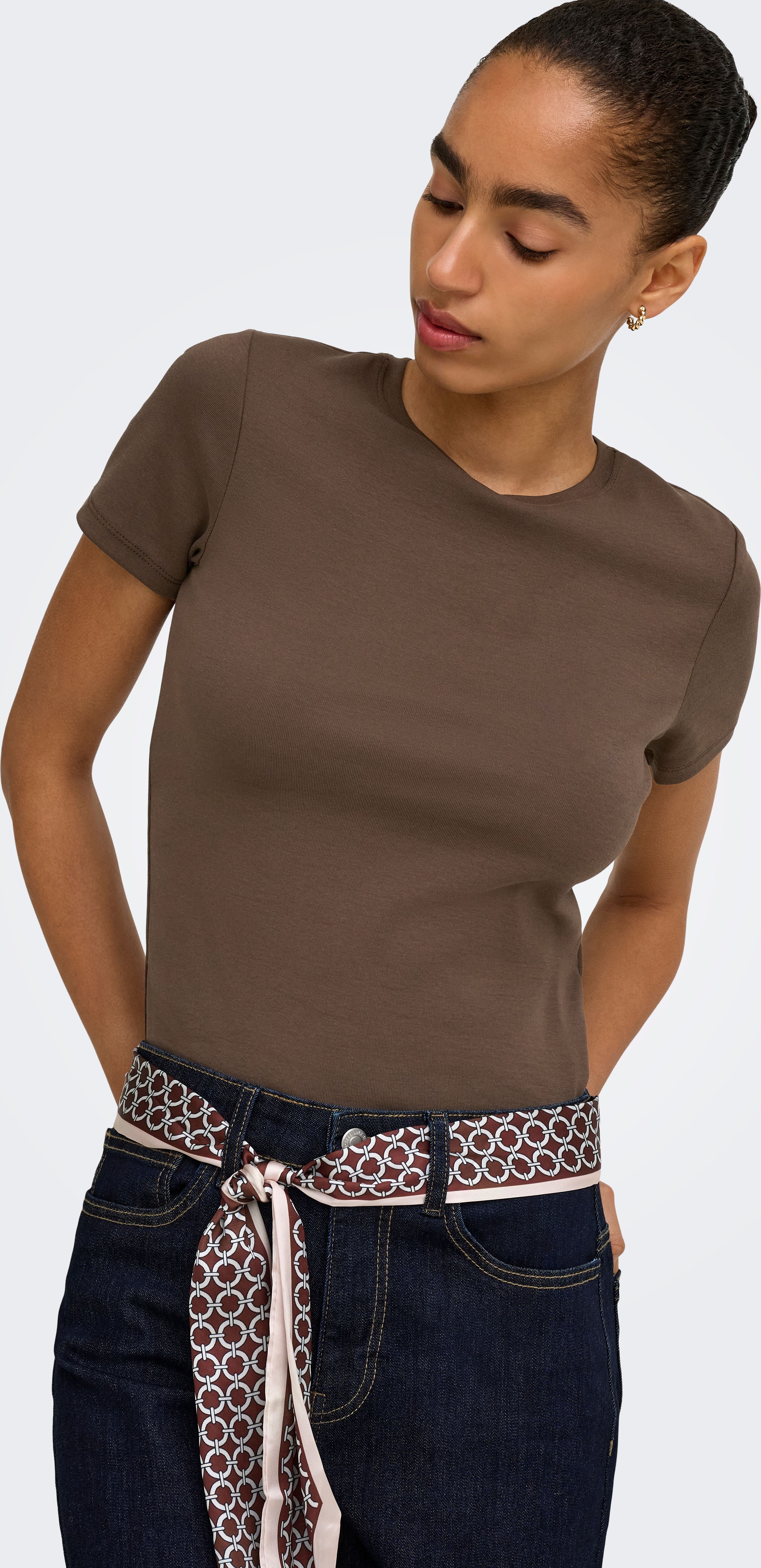 T-Shirt ONLY "ONLRILEY S/S TOPJRS", Damen, Gr. M, braun (chocolate martini), Jersey, Obermaterial: 96% Baumwolle, 4% Elasthan, unifarben, slim fit normal, Rundhals, Shirts T-Shirt, Baumwollmischung, slim fit chocolate martini M