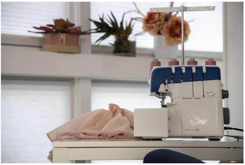Husqvarna Overlock-Nähmaschine "Amber Air S400", weiss (weiß), B:34,5cm H:33,5cm T:28cm, Nähmaschinen, Overlock-Nähmaschine weiß Einheitsgröße