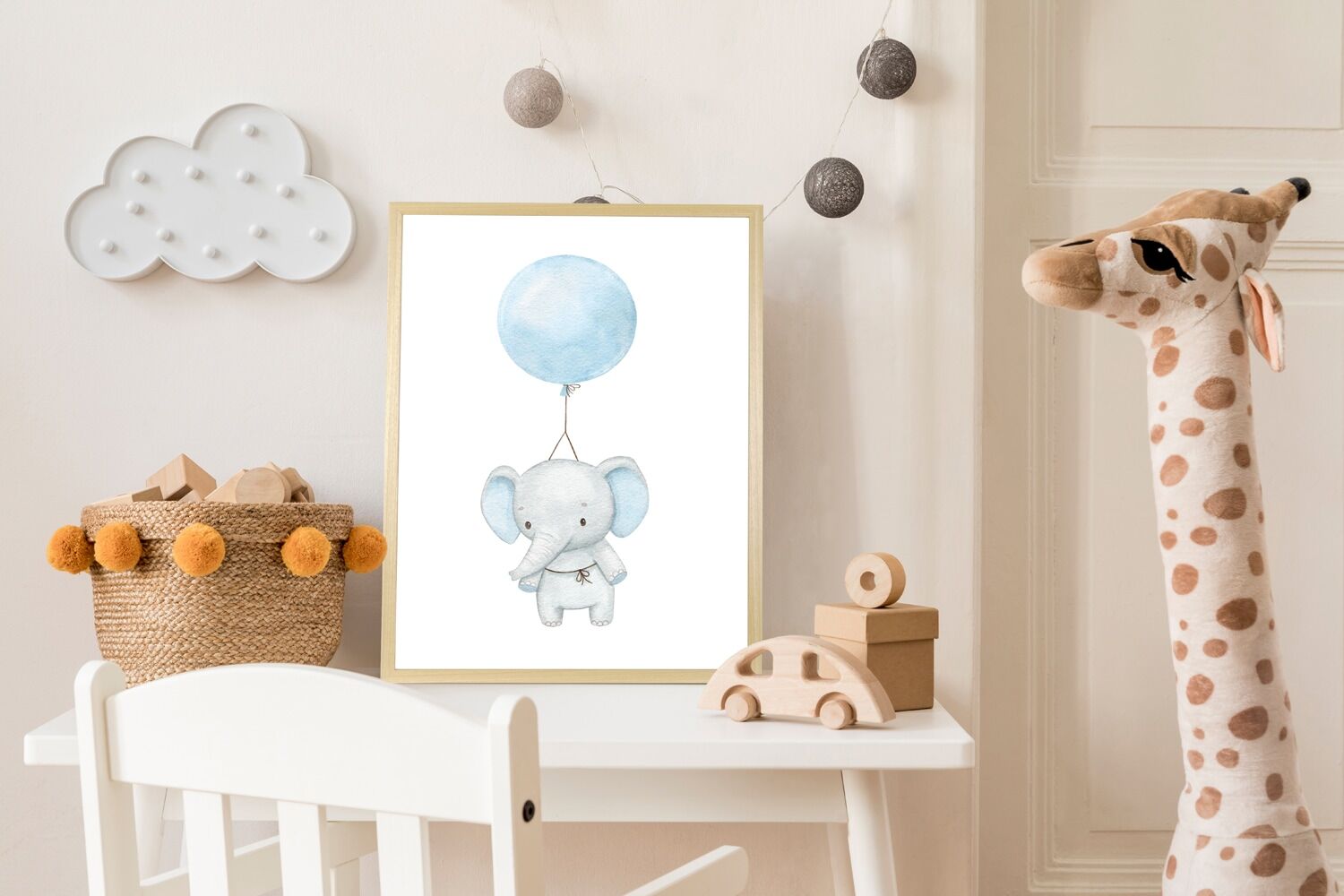 Bild mit Rahmen QUEENCE "Fliegender Elefant mit Ballon", blau (farbe rahmen: natur, braun, beige, farbe bild(er): blau), B:50cm H:70cm T:1,5cm, Holz, Plexiglas, Bilder, Bild mit Rahmen, HD Premium Posterdruck mit Echtholzrahmen farbe rahmen: natur, braun,