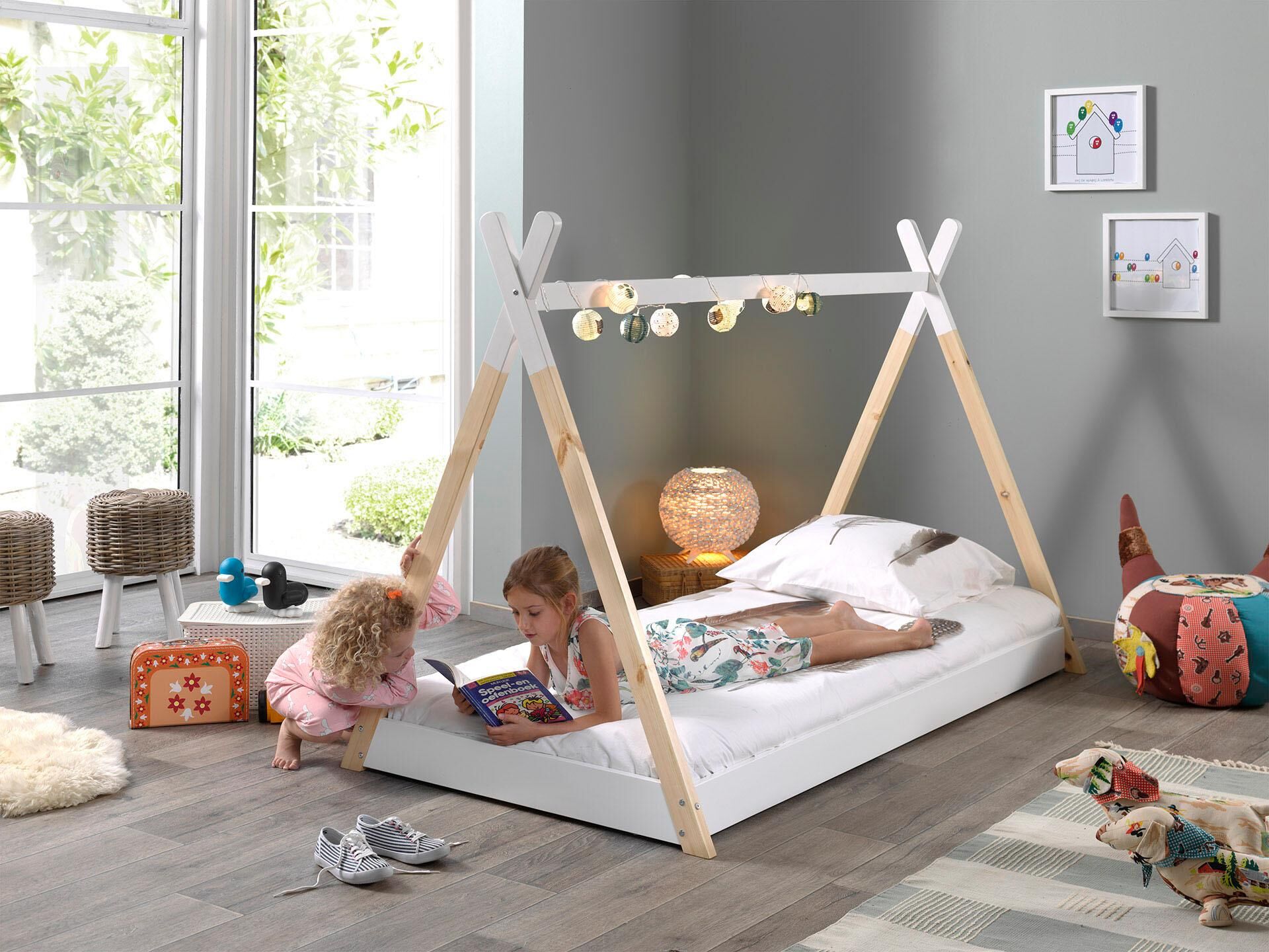 Kinderbett VIPACK "Tipi, mit Querstange in Zelt-Optik, Kiefer massiv", braun (kiefer massiv weiß lackiert, natur), B:107cm H:134cm L:206cm, Betten, Kinderbett, Bodenfreiheit 1,5 cm für bessere Belüftung kiefer massiv weiß lackiert, natur Liegefläche Länge