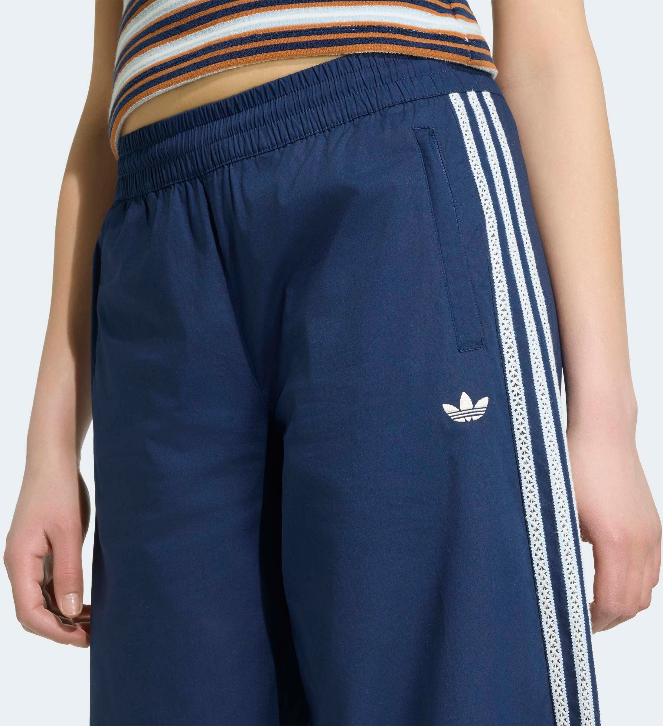 Sporthose ADIDAS ORIGINALS "ADIDAS ORIGINALS SUMMER GLOW, WEITES BEIN", Damen, Gr. XXL, N-Gr, blau (night indigo, normal, gr.), Obermaterial: 100% Baumwolle, Hosen Sporthose, für Erwachsene, mit Gummizug, aus Baumwolle, normal-weite Passform night indigo,