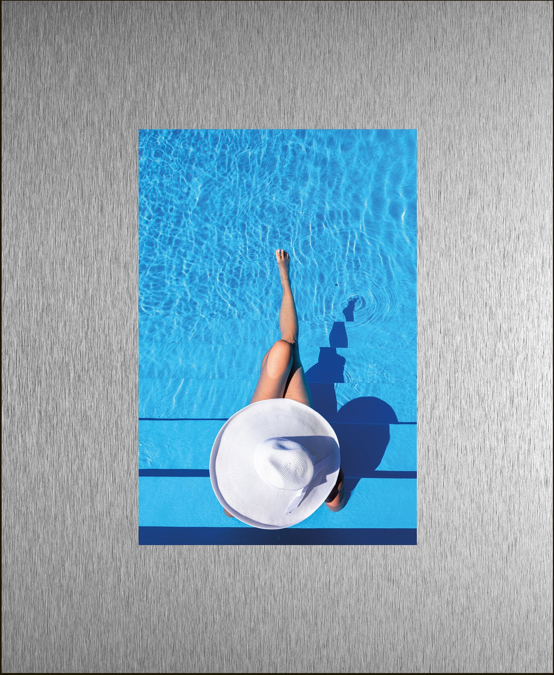 Bild QUEENCE "Trend Wandbild, Wandkunst, Kunstdruck "Pool", blau (farbe rahmen: schwarz, farbe bild(er): silber), B:50cm H:40cm T:1,5cm, Aluminium, Bilder, Bild, inkl. Passepartout aus hochwertigem Aluminium und schwarzem Rahmen farbe rahmen: schwarz, far