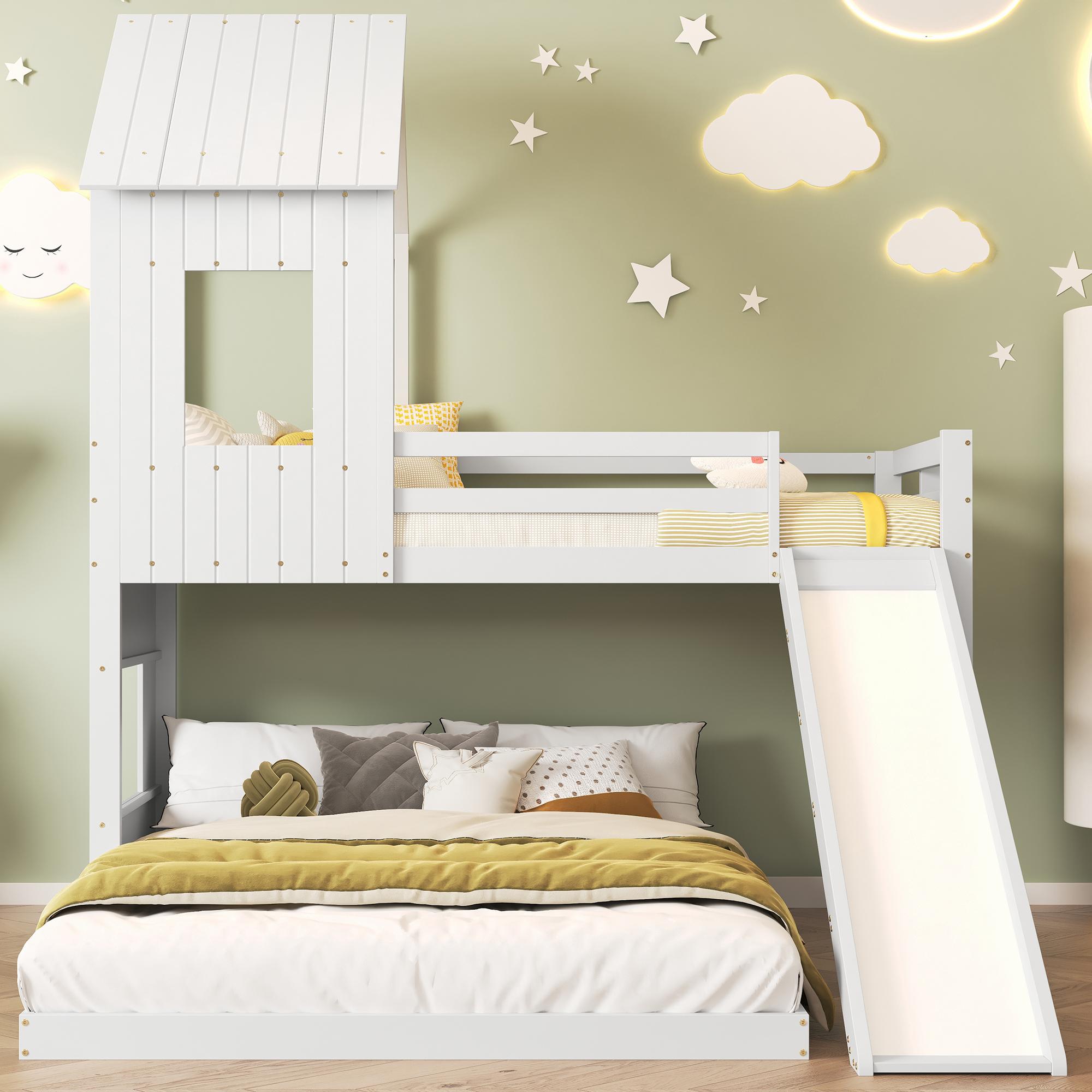 Weißes Kinderhausbett mit Rutsche und Fallschutz, inklusive Fenster, Dach und dreistufiger Leiter, aus Kiefer+MDF, 90x200 & 140x200 cm