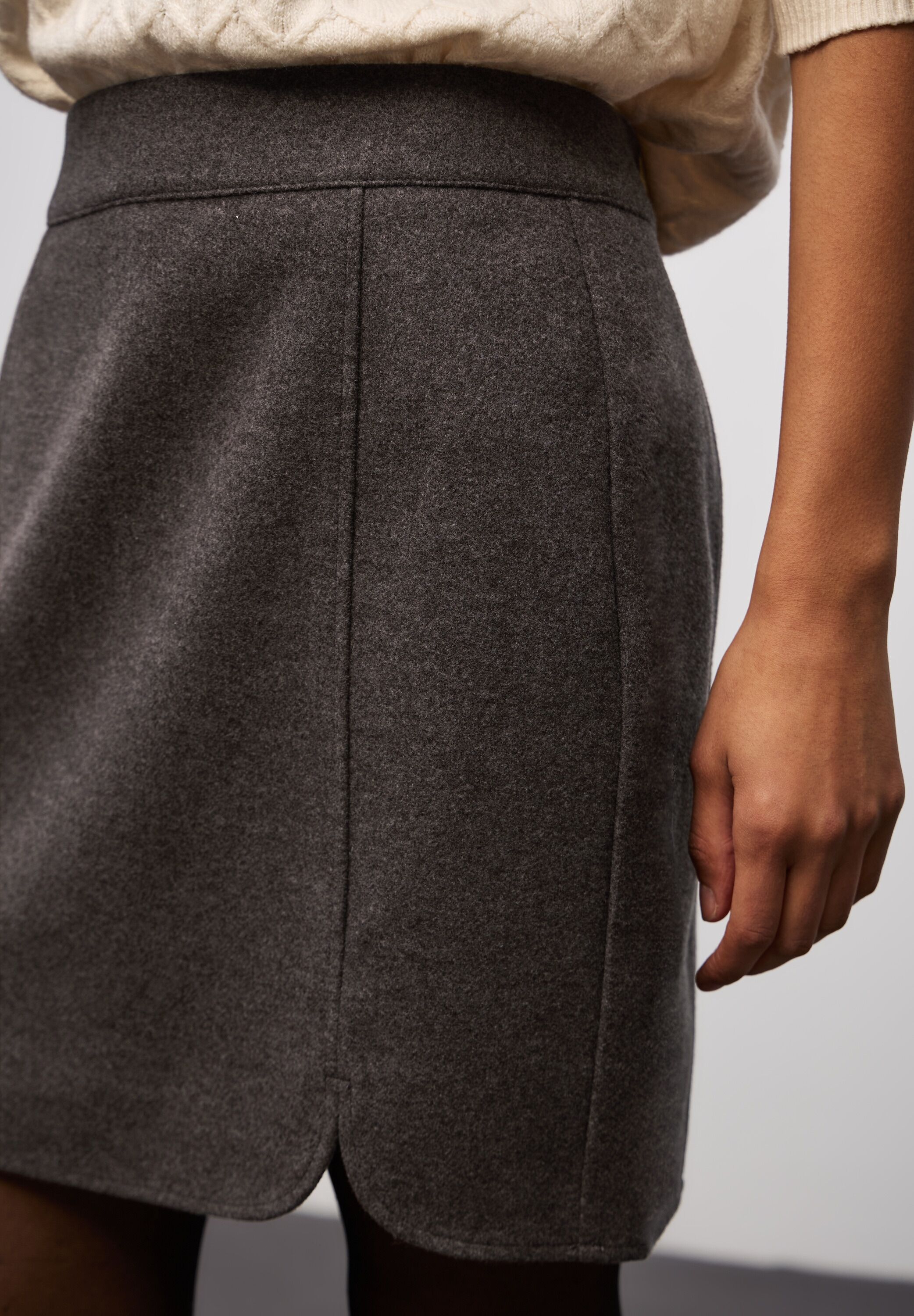 Minirock STREET ONE "Style Maja", Damen, Gr. 40, rustic braun meliert, Web, Obermaterial: 90% Polyester, 10% Viskose, meliert, regular fit ca. Mitte Oberschenkel, Röcke Minirock, mit Seitenschlitzen rustic braun meliert 40