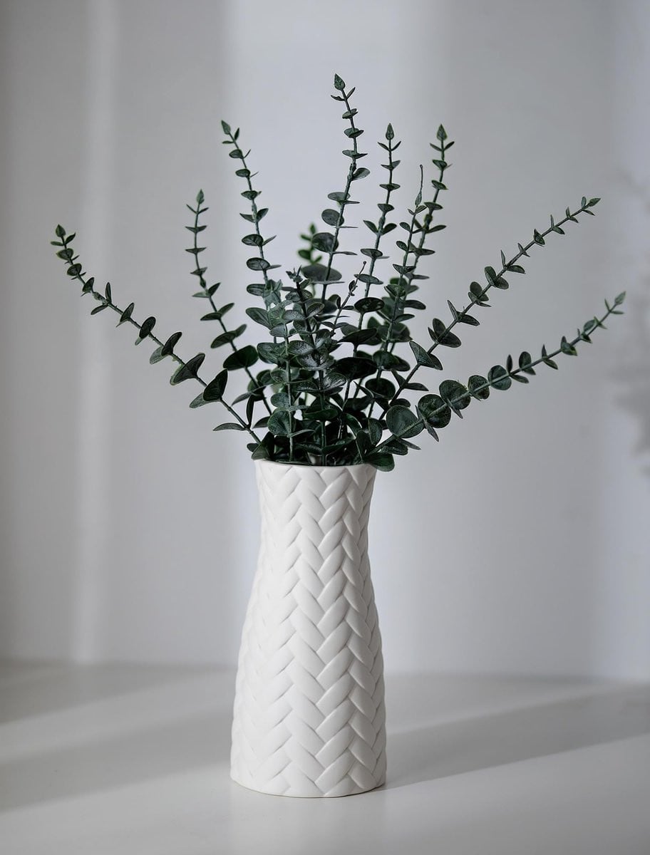 Merkloze witte keramische vaas voor bloemen